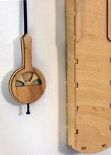 Charger l&#39;image dans la galerie, Close up shot of pendulum design.
